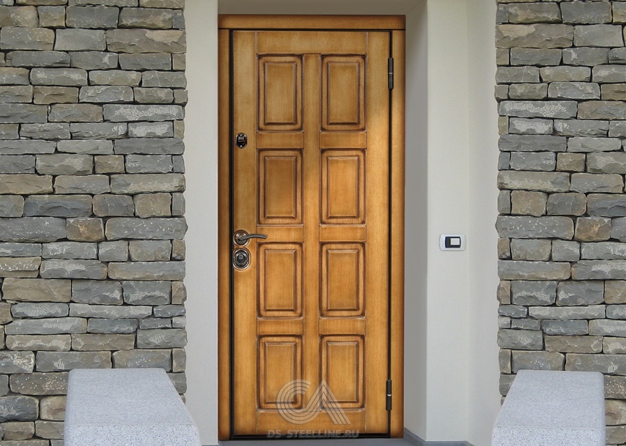 Металлическая дверь Турин вуд для квартиры, вид в интерьере