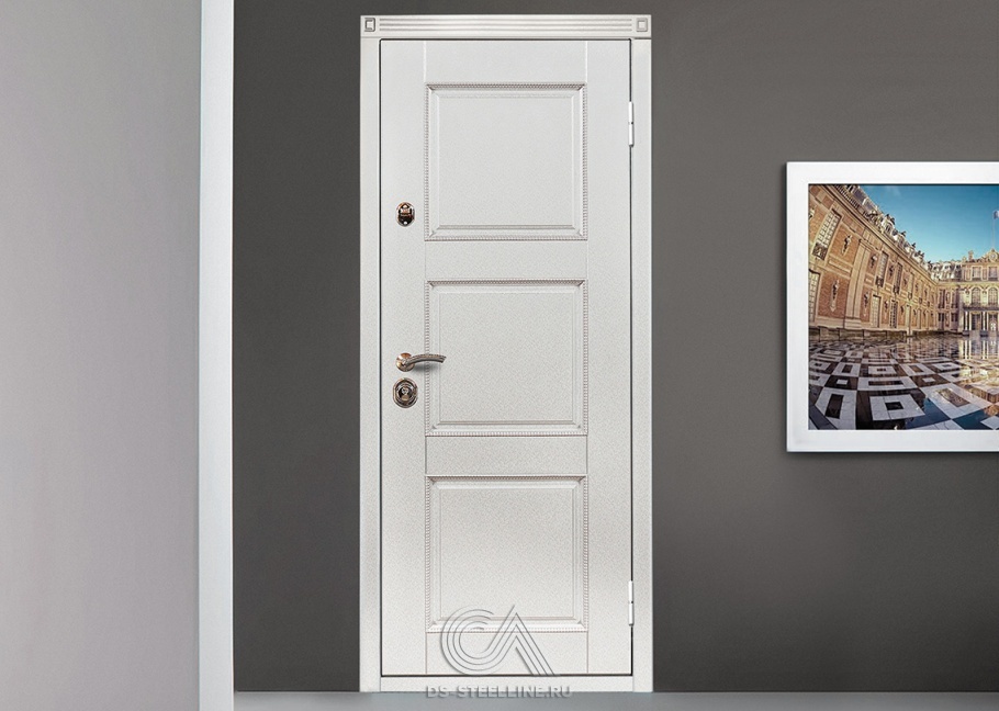 Металлическая дверь Альба для квартиры, вид в интерьере